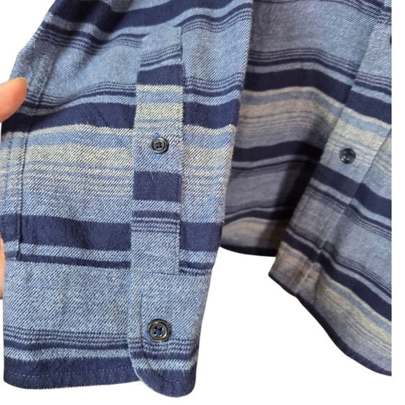 Chaps Blue Striped Flannel Men's Shirt Size Med - Picture 2 of 8